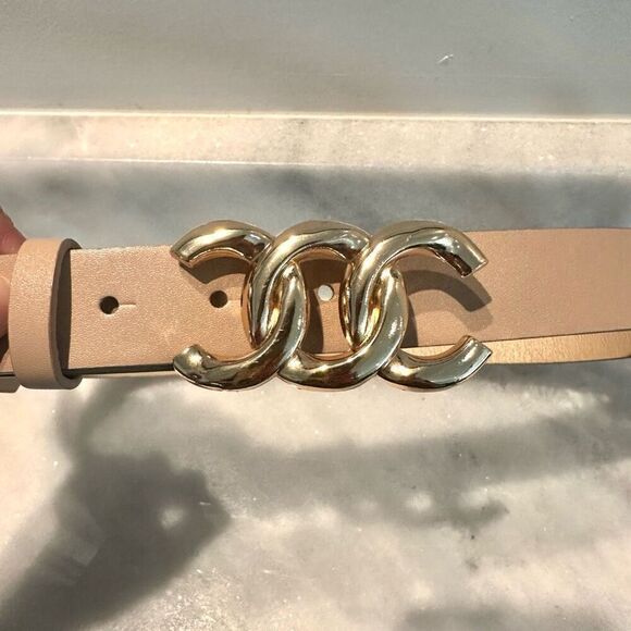 NWOT Faux Leather Gold-tone Buckle Cinch Waist Adjustable Belt Beige 39" - Picture 2 of 3